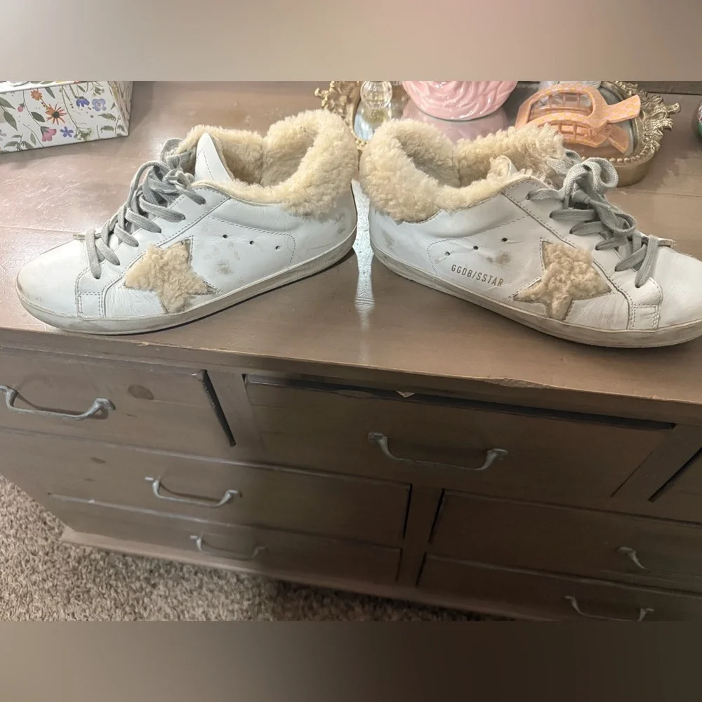 Authentic Golden goose shearling superstar sneaker! Size 8!